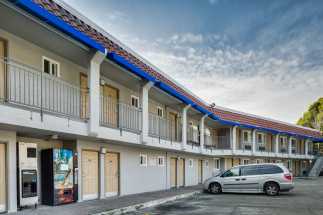 Americas Best Value Inn Richmond - Ample Parking