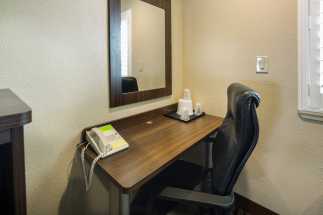 Americas Best Value Inn Richmond - Work desk with free wifi and ergonomic chairs