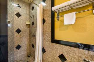 Americas Best Value Inn Richmond - Full granite shower